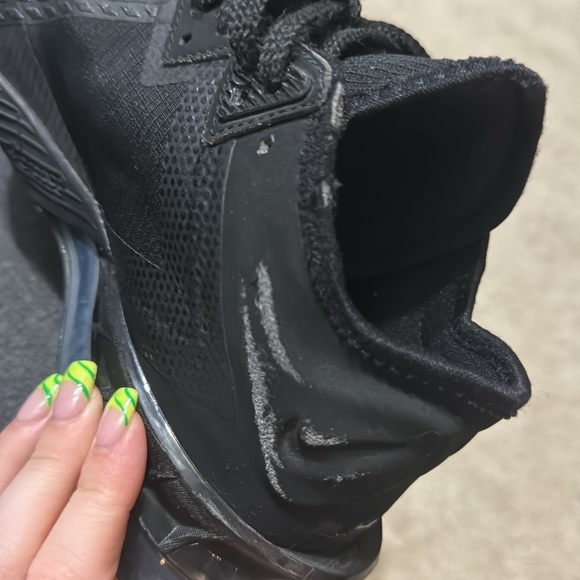 Lebron 18 Low Black - Picture 5 of 7